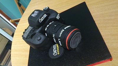 Canon camera cake - Cake by feesyummycakes