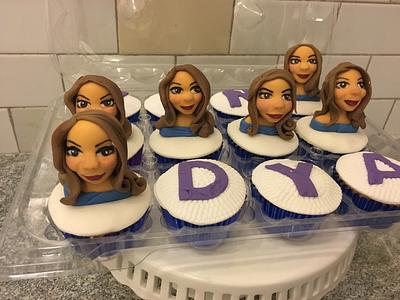 Personalized cupcakes - Cake by Savyscakes