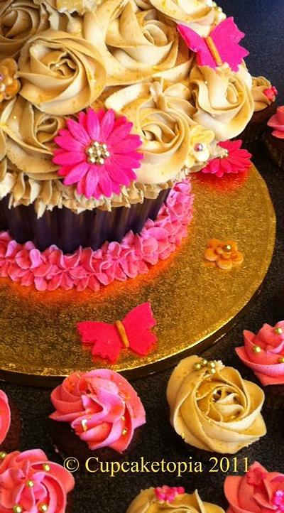 Black, Cerise and Gold Giant Cupcake - Cake by cupcaketopia