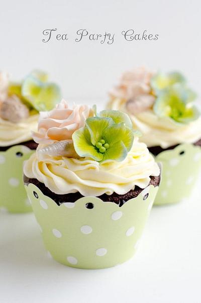 Vintage Style Cupcakes - Cake by Tea Party Cakes