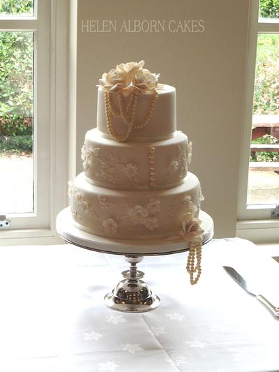 Pearl Wedding Cake - Cake by Helen Alborn  