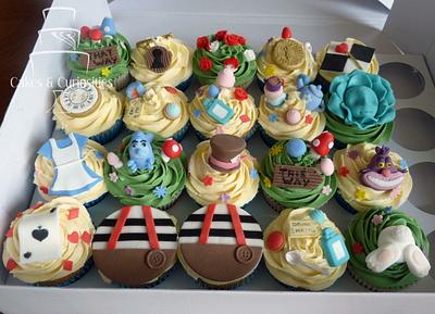 Alice Cupcakes - Cake by Symone Rostron Cakes & Curiosities