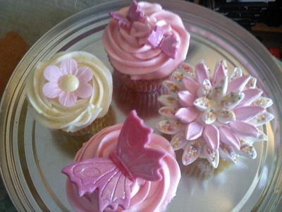 Mother's Day cupcakes - Cake by Marianne Barnes