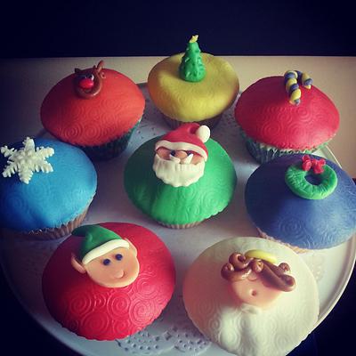 Christmas themed cupcakes - Cake by Edelcita Griffin (The Pretty Nifty)