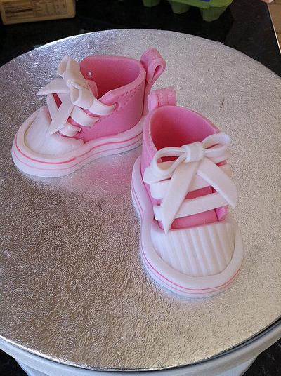Sugarpaste baby converse shoes - Cake by Sarah Al-Masrey