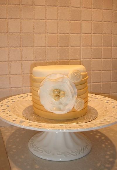 Golden ombre mini cake - Cake by Dora Avramioti