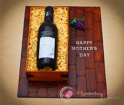 A bottle of Wine - Cake by HummingBread