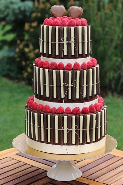Wedding cake :  - Cake by Lucya 
