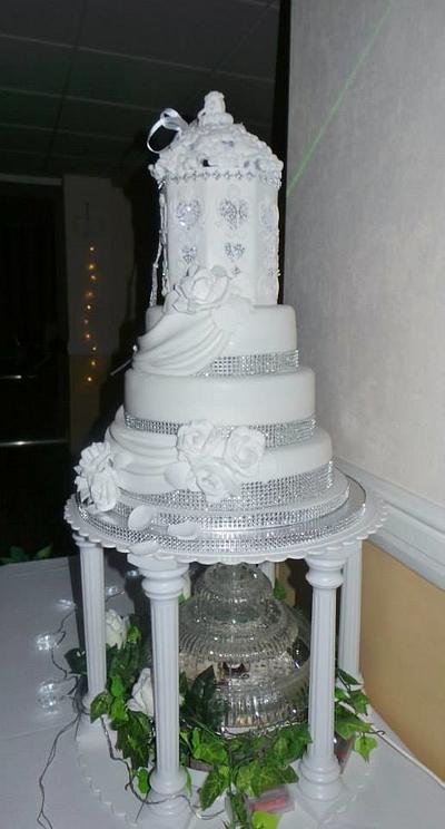 white wedding  - Cake by Jacqui's Cupcakes & Cakes