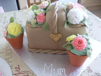 Mothers day cake - Cake by Daisychain's Cakes