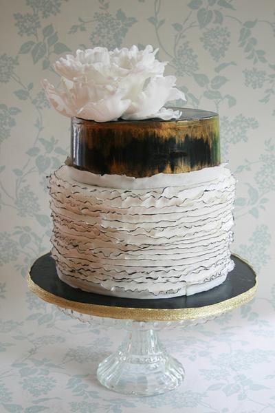 Black edge - Cake by Alison Lee