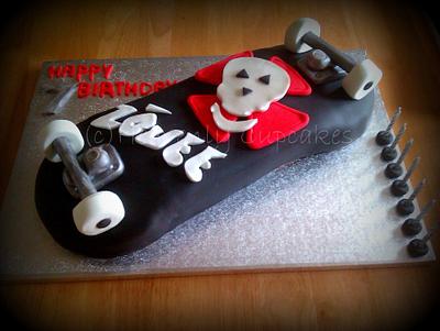 Skateboard Cake - Cake by Debbie Vaughan