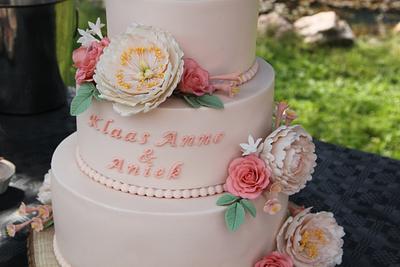 Blush Weddingcake - roses and peonies (open and closed) - Cake by Cakes for Fun_by LaLuub