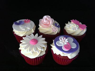 Garden Cupcakes - Cake by The SweetBerry