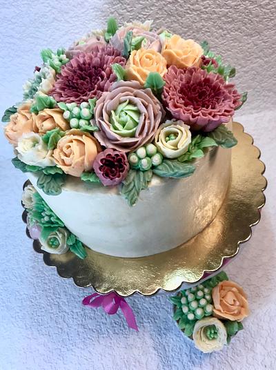 Cream flowers - Cake by Andrea
