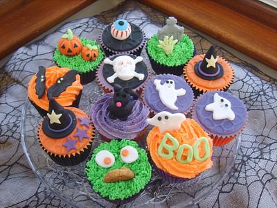 Halloween - Cake by CheryllsCupcakes