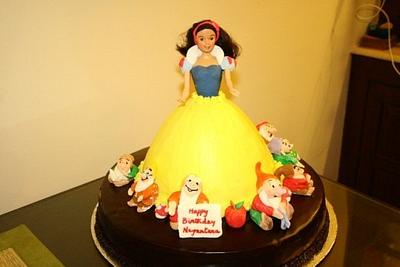 Snow White and the Seven Dwarves - Cake by Smita Maitra (New Delhi Cake Company)