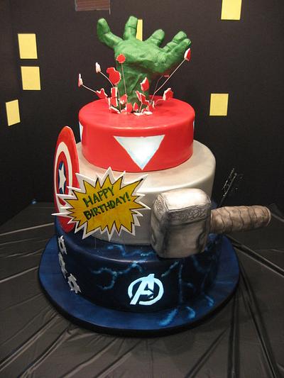 Avengers - Cake by memphiscopswife