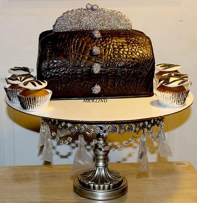 A CLUTCH CAKE - Cake by Linda