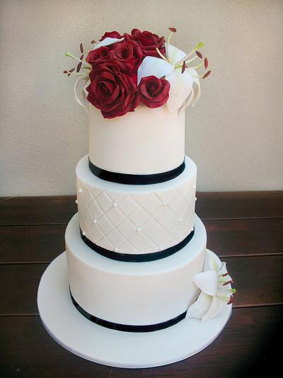 Roses & lilies wedding cake - Cake by Kidacity