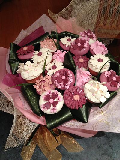 Cupcake flower bouquet box - Cake by Baked Stems