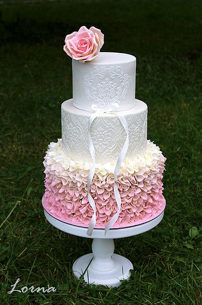 Ruffles wedding cake - Cake by Lorna