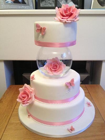 Pink Roses and butterflys - Cake by Laura Woodall
