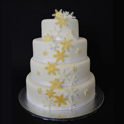 Winter gold flakes Cake - Cake by Une Fille en Cuisine
