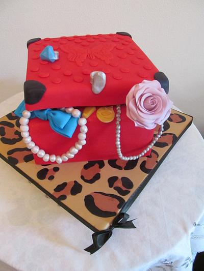 Pin up style inspired box cake - Cake by Lara Correia