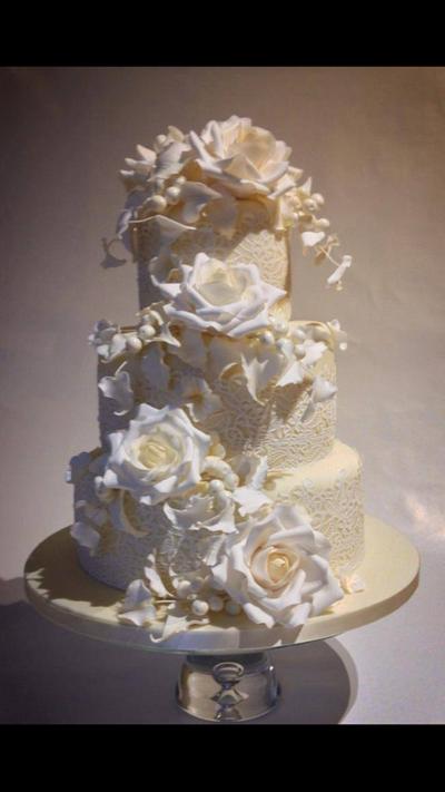Lace and roses cake - Cake by Ele Lancaster