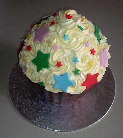 Large CupCakes - Cake by Ninas Cakes