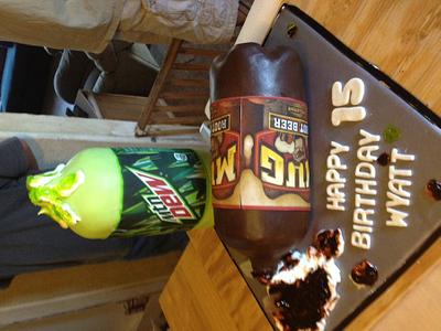 2liter root beer & Mountain Dew  - Cake by Michelle Johnson 