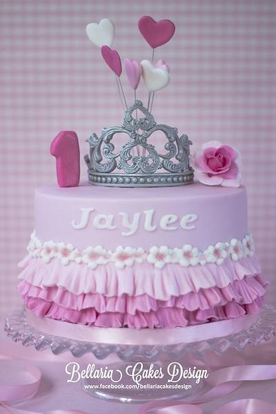 Tiara ruffles birthday cake - Cake by Bellaria Cake Design 