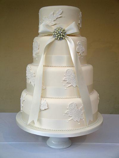 Lace Wedding - Cake by Jeanette