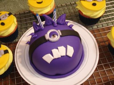 Minion - Birthday - Cake by Chris Jones