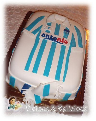 Football t-shirt cake - Cake by Sara Solimes Party solutions