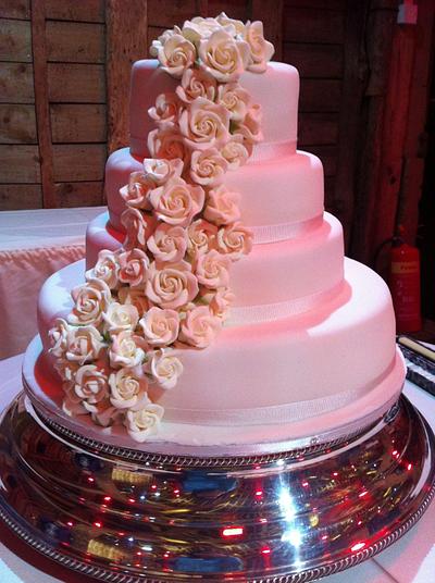 White rose cake  - Cake by Adelicious_cake