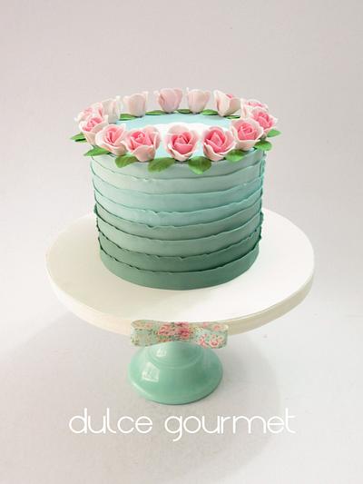 Ombre cake with roses - Cake by Silvia Caballero