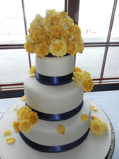 Yellow roses wedding cake - Cake by Dolce Sorpresa