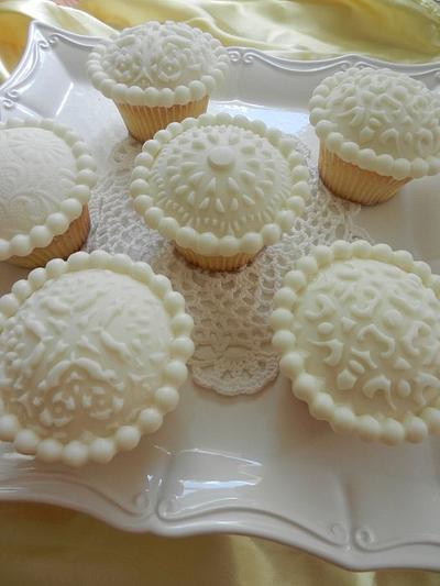 White cupcakes - Cake by Dolce Sorpresa