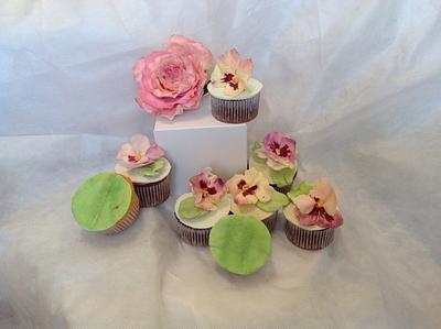 Cupcakes and flowers - Cake by DinaDiana