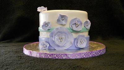 Purple fabric flowers - Cake by Laurie