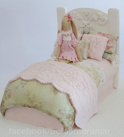 Girl's bed with Maileg - Cake by Bolo em Branco [by Margarida Duarte]