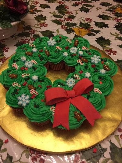 Christmas Wreath - Cake by Julia 