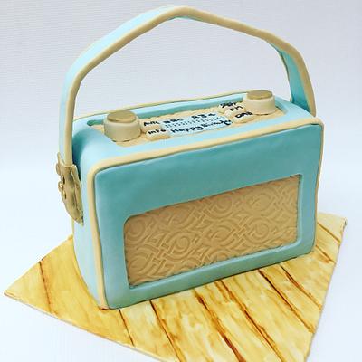 Retro radio  - Cake by lorraine mcgarry