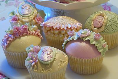 Vintage Cameo's for Mother's day - Cake by Tinascupcakes