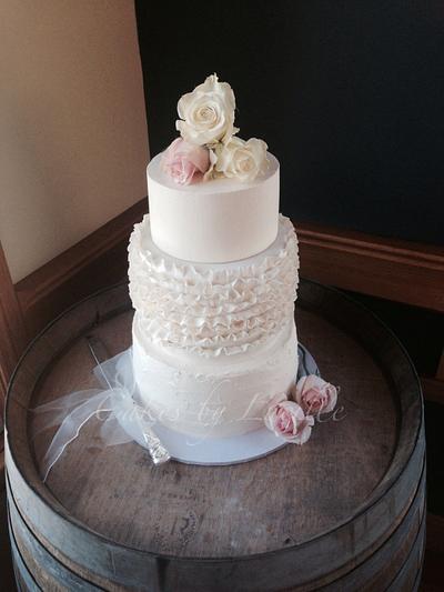 White wedding cake - Cake by cakesbylucille