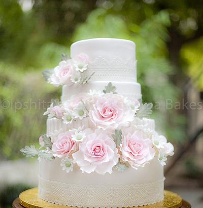 Lace, roses and daisies wedding cake - Cake by The Hot Pink Cake Studio by Ipshita