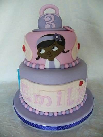 Doc McStuffins - Cake by berrynicecakes