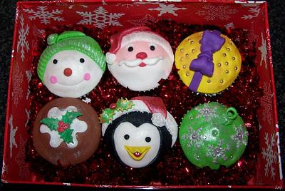Christmas Cupcakes - Cake by The Custom Piece of Cake